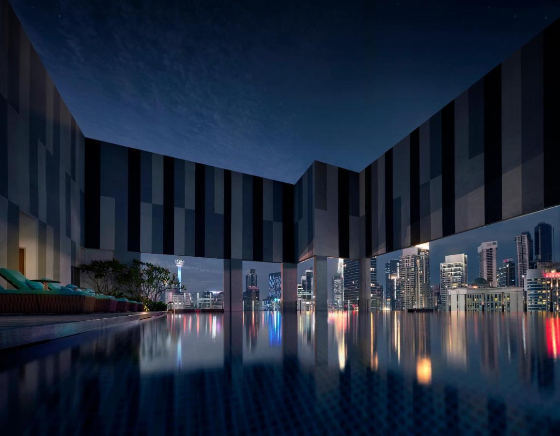 Pan Pacific Serviced Suites Kuala Lumpur Exterior foto The pool at the hotel